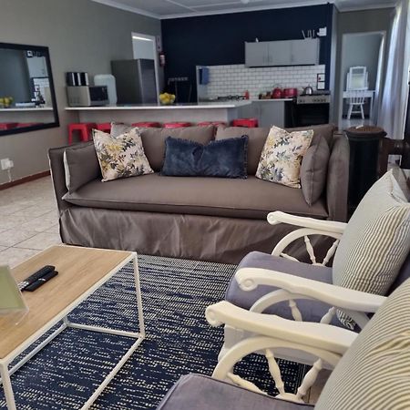 Summerville Place Адо Екстериор снимка