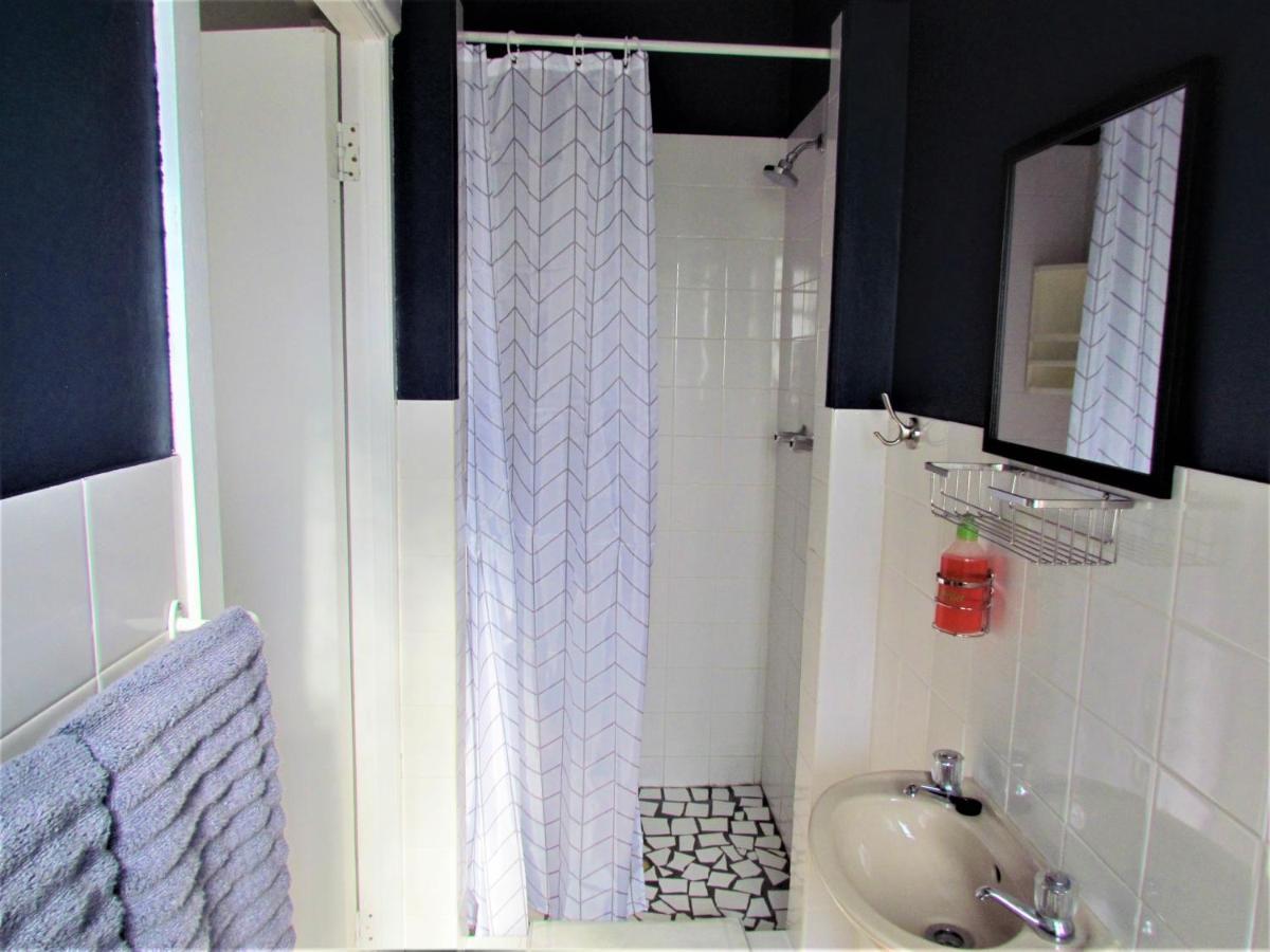 Summerville Place Адо Екстериор снимка